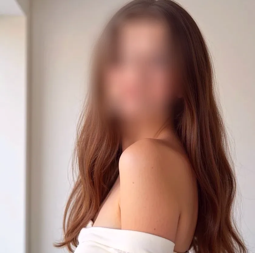 Amira, 26