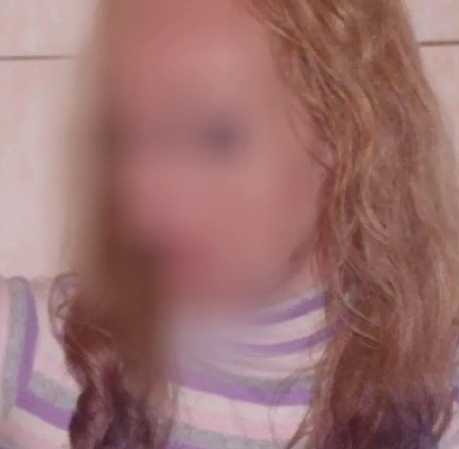 Larissa, 24