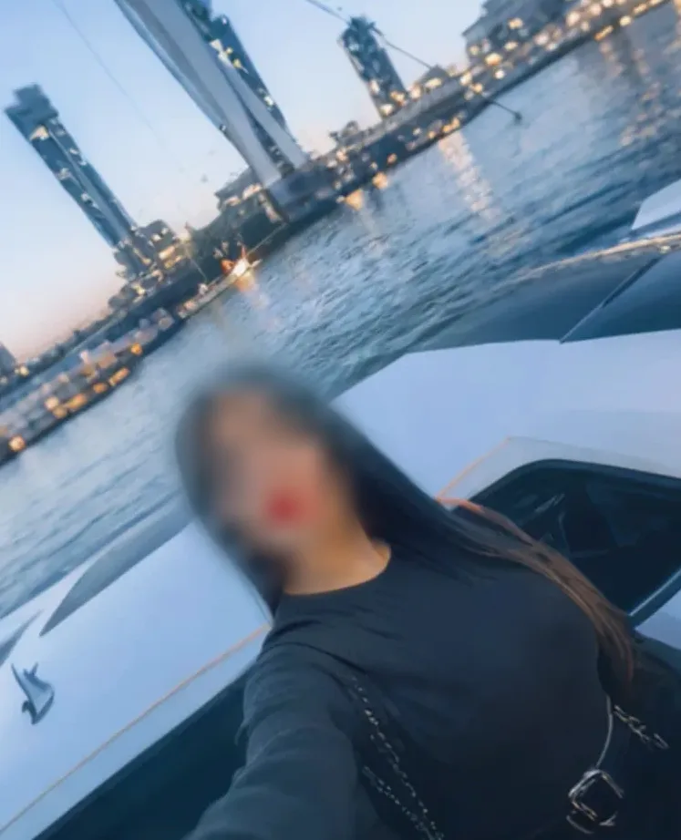 Leyla, 35