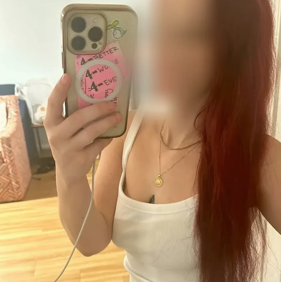 Nora, 28