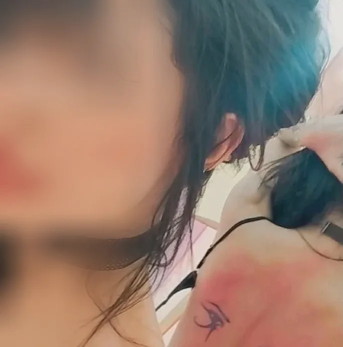 Zeynep, 25